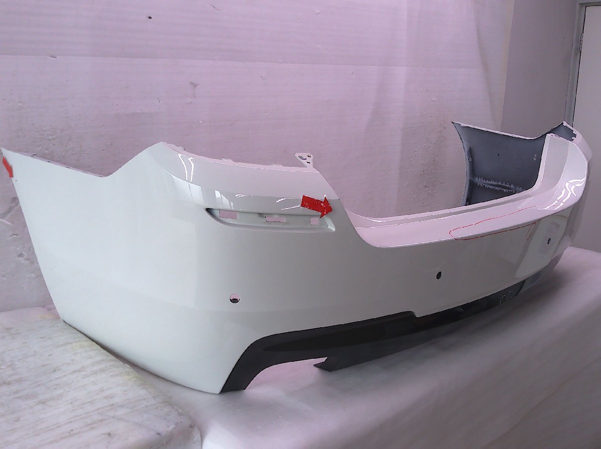 ＊送料無料(北海道/沖縄/離島除く)＊BMW 5シリーズ(F10) 523d LDA-FW20 リアバンパー ソナー穴有 ホワイト/51127906324 中古[H000-BR4671]_画像2