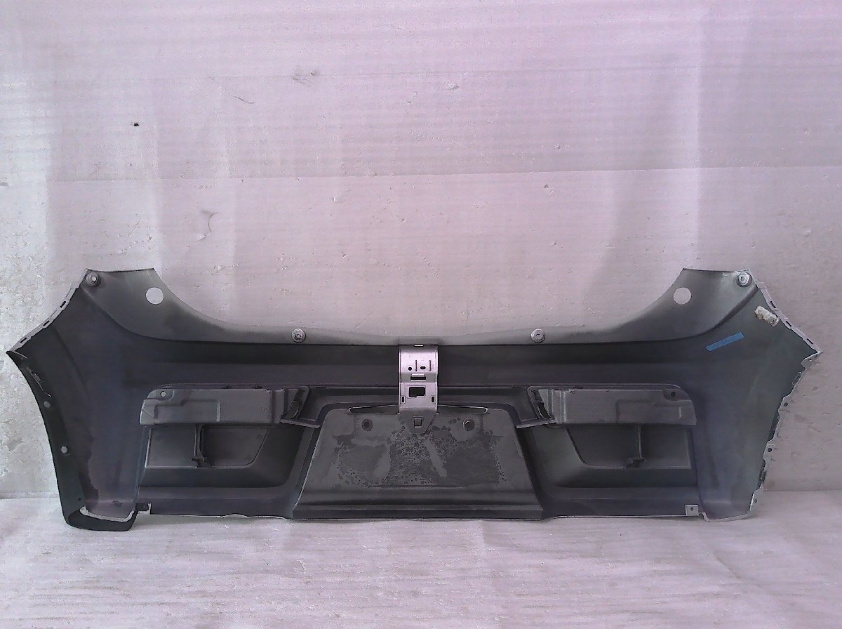 ＊送料無料(北海道/沖縄/離島除く)＊アルト HA36S リアバンパー シルバー/71811-74P 中古品[H000-BR4684]_画像8