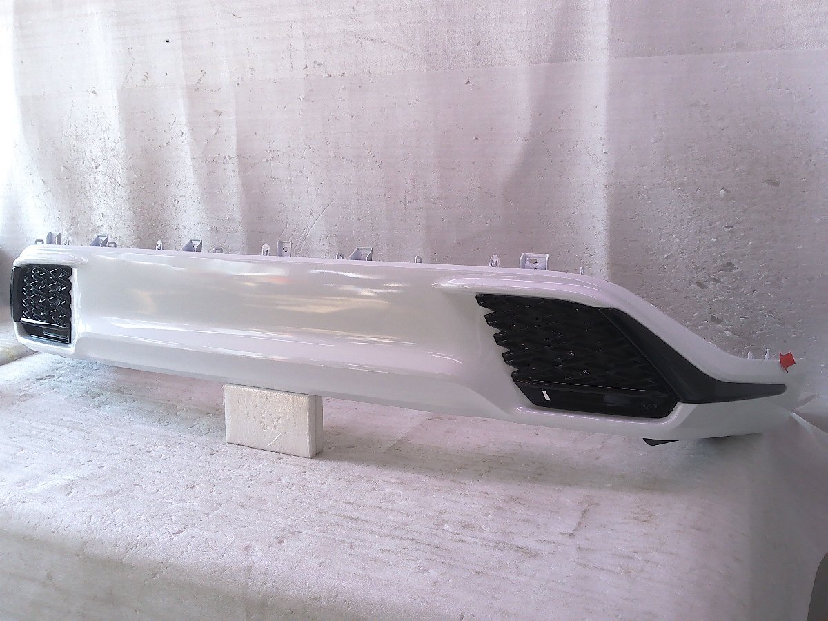 レクサス RX500h Fスポーツ TALH17 リアスポイラー パール(083)/52108-48110 中古品[H917-RS0414]_画像2