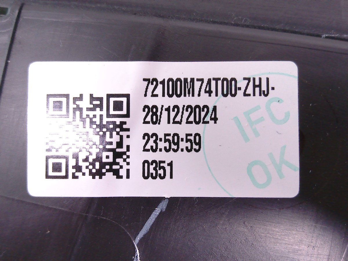 フロンクス WDB3S フロントガーニッシュ パール/72112-74T0/72100-74T00-ZHJ 中古品[H308-FG1632]_画像8