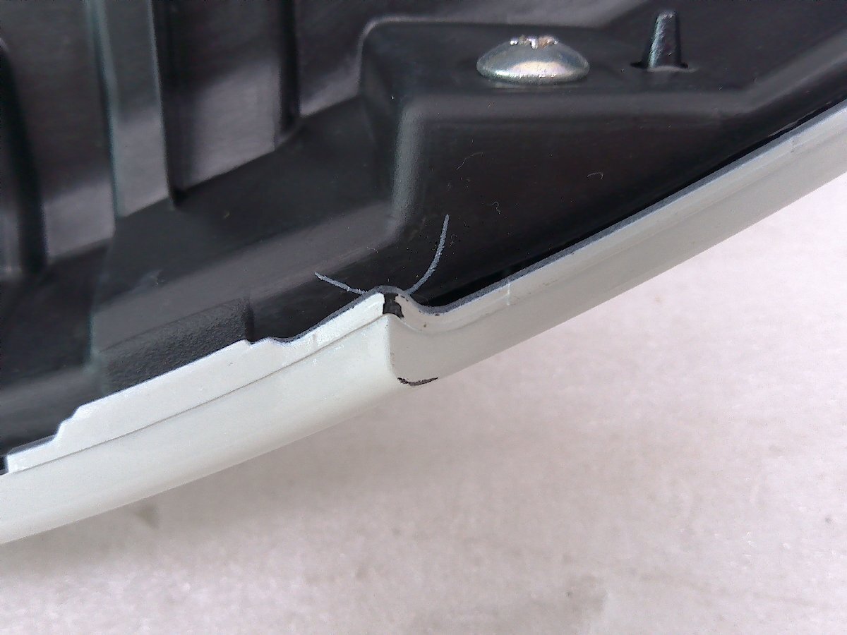 フロンクス WDB3S フロントガーニッシュ パール/72112-74T0/72100-74T00-ZHJ 中古品[H308-FG1632]_画像6