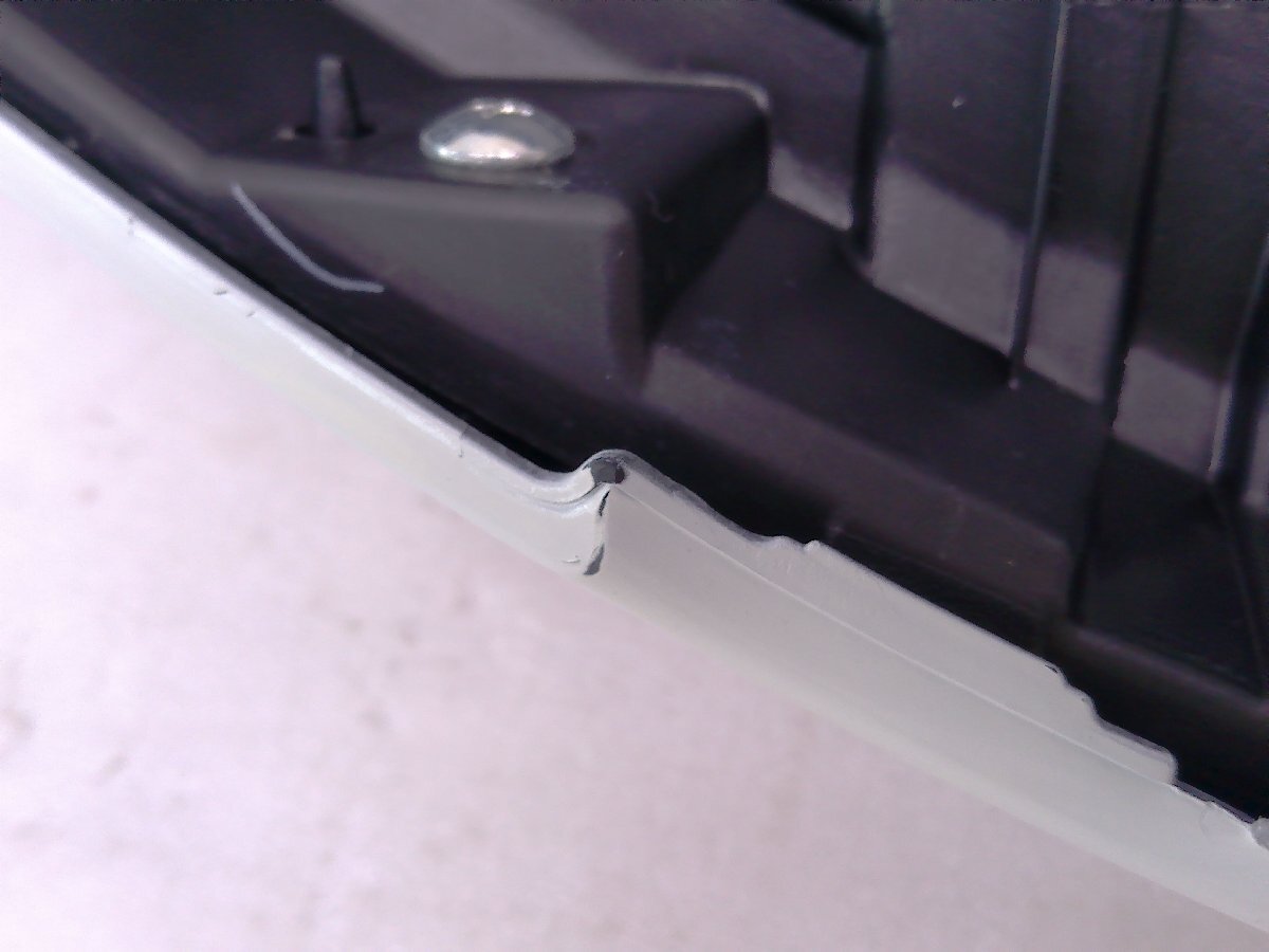 フロンクス WDB3S フロントガーニッシュ パール/72112-74T0/72100-74T00-ZHJ 中古品[H308-FG1632]_画像5