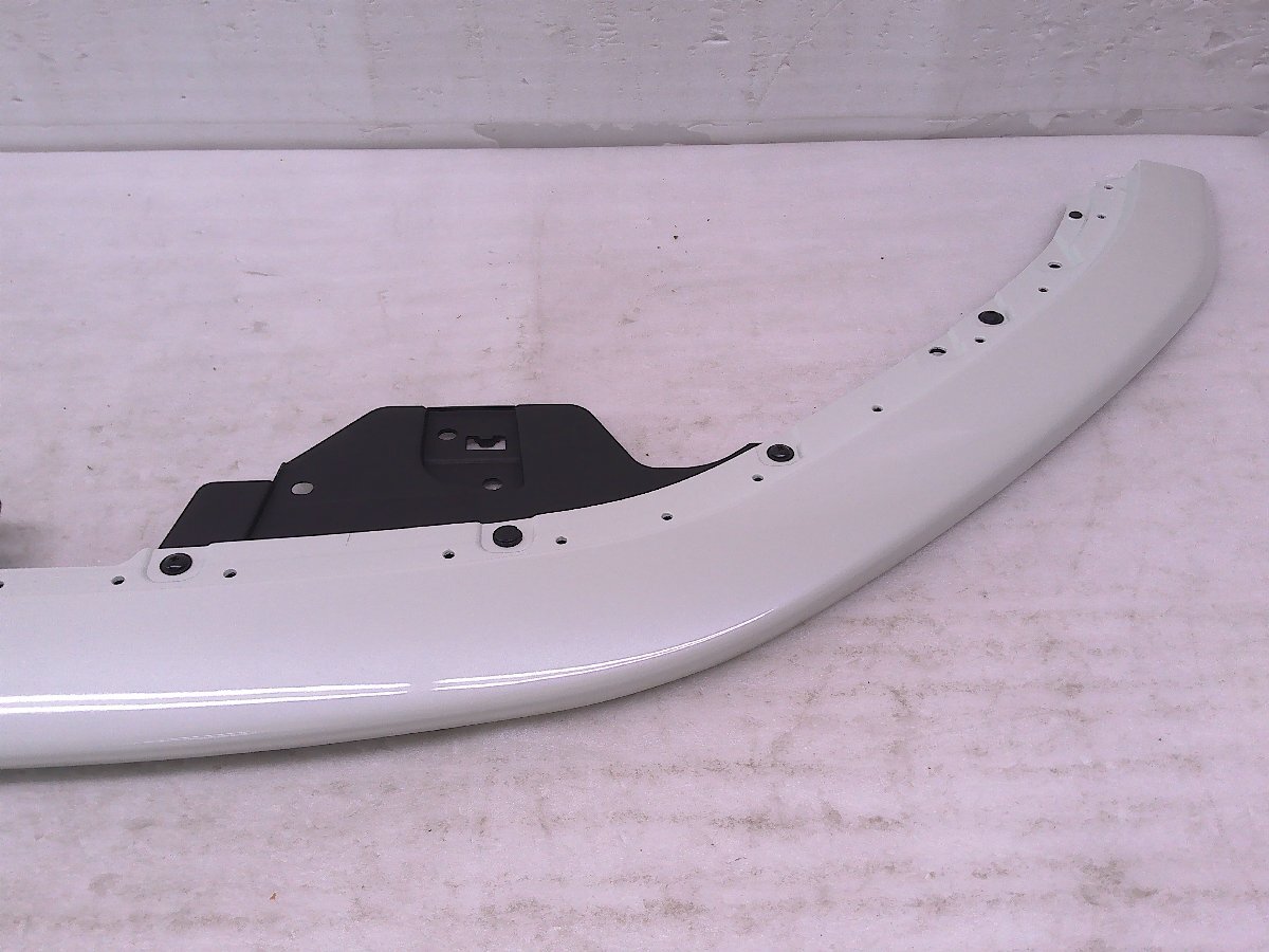 フロンクス WDB3S フロントガーニッシュ パール/72112-74T0/72100-74T00-ZHJ 中古品[H308-FG1632]_画像3