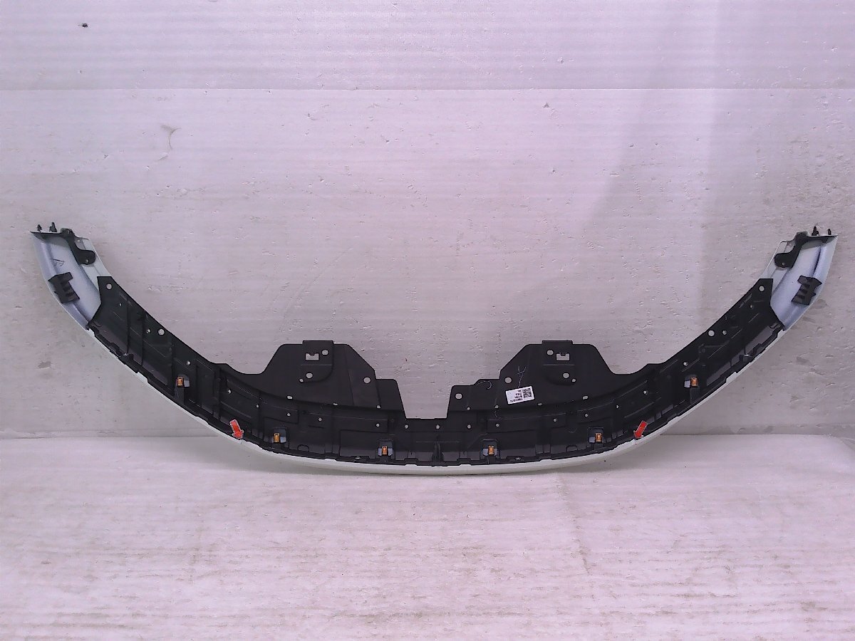 フロンクス WDB3S フロントガーニッシュ パール/72112-74T0/72100-74T00-ZHJ 中古品[H308-FG1632]_画像4