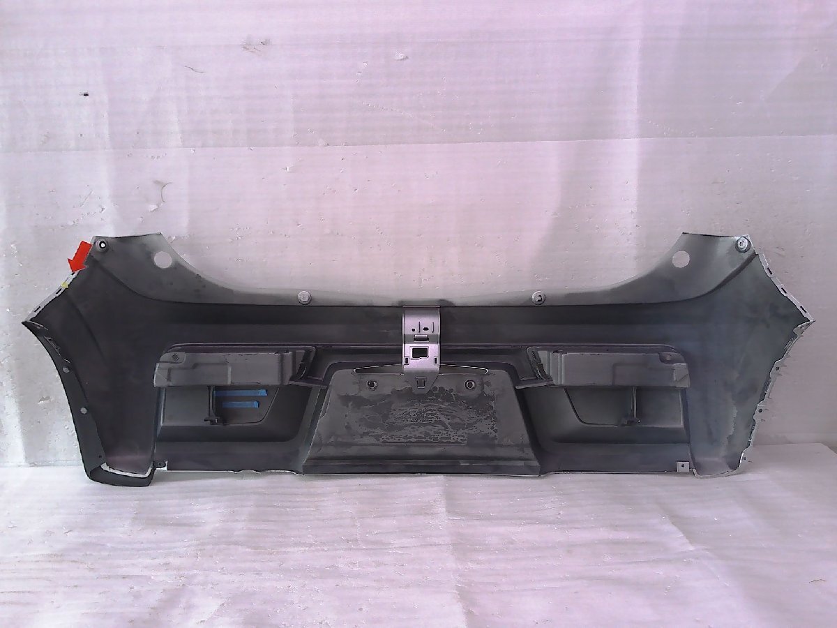 ＊送料無料(北海道/沖縄/離島除く)＊アルト HA36S リアバンパー シルバー/71811-74P 中古品[H000-BR4637]_画像8