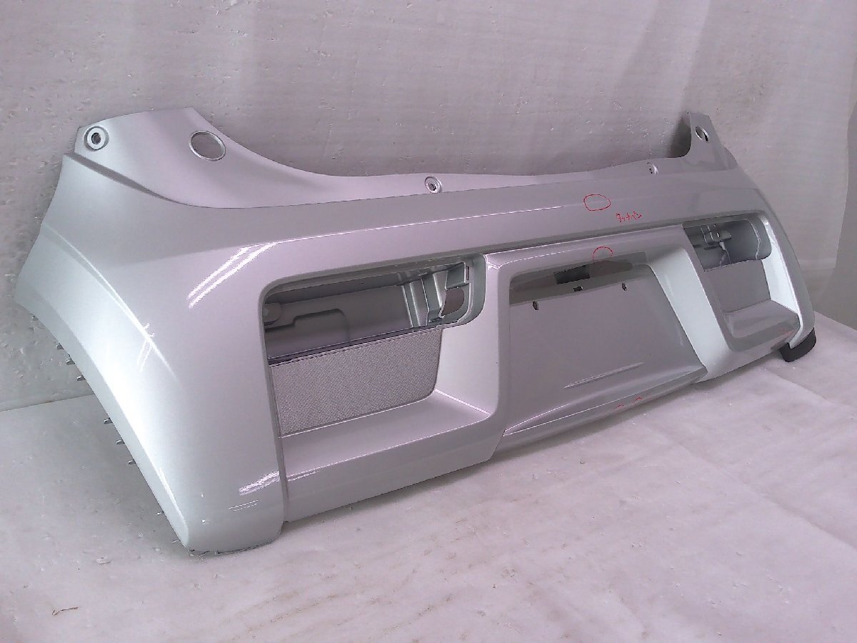 ＊送料無料(北海道/沖縄/離島除く)＊アルト HA36S リアバンパー シルバー/71811-74P 中古品[H000-BR4637]_画像7