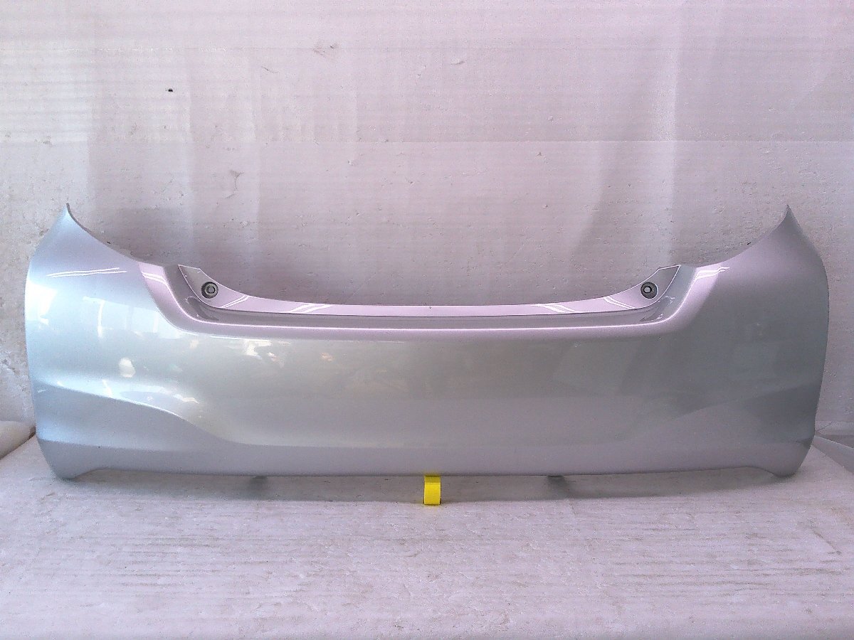 ヴィッツ KSP130/NCP130 リアバンパー シルバー/52159-52740 中古品[H215-BR4777]_画像1