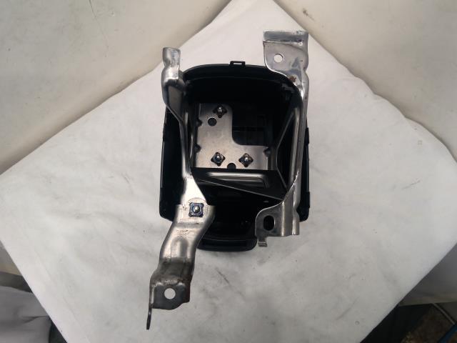 NHP10 トヨタ　アクア G　平成28年　純正　アームレスト　肘掛け　肘置き　小物入れ　ステー付き_画像2