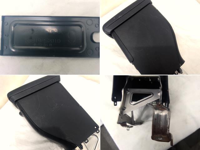 NHP10 トヨタ　アクア G　平成28年　純正　アームレスト　肘掛け　肘置き　小物入れ　ステー付き_画像7