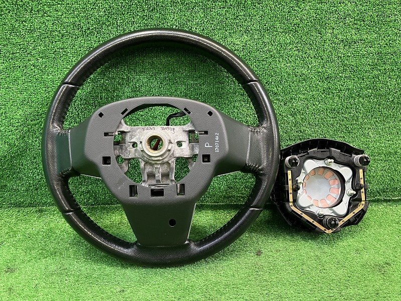 ☆ウェイク LA700S レザーステアリング ハンドル センターパッドはおまけ 傷・ハゲ・スレ有り 送料サイズ【B】_画像2