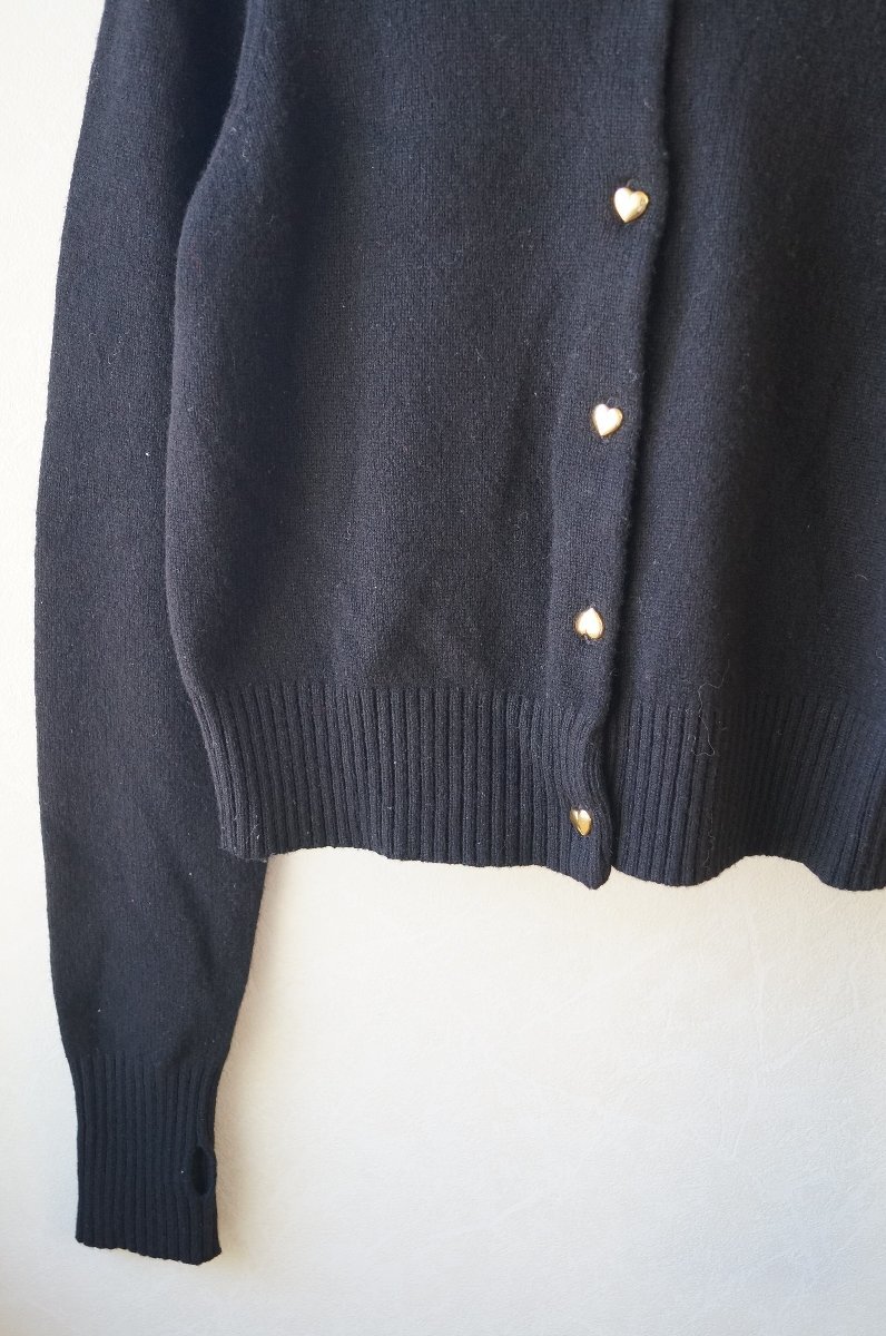 ★To b. by agnes b.(アニエスベー)*秋冬 ハートボタン ウールニットカーディガン 黒 TU* 古着のgplus広島 2510t4 _画像4