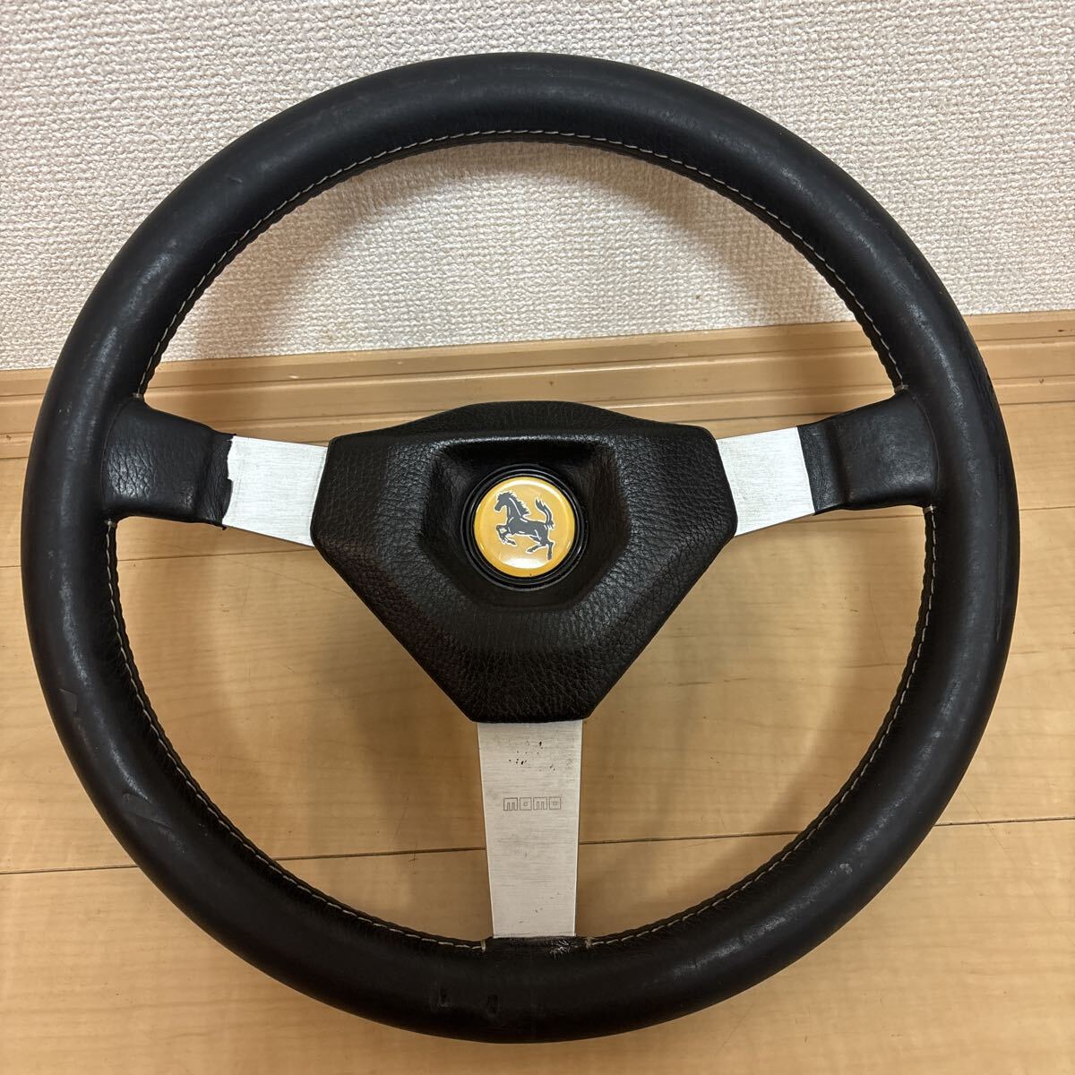 MOMO モモ　 ステアリング　 ハンドル　MADE IN ITALY 10-83_画像1