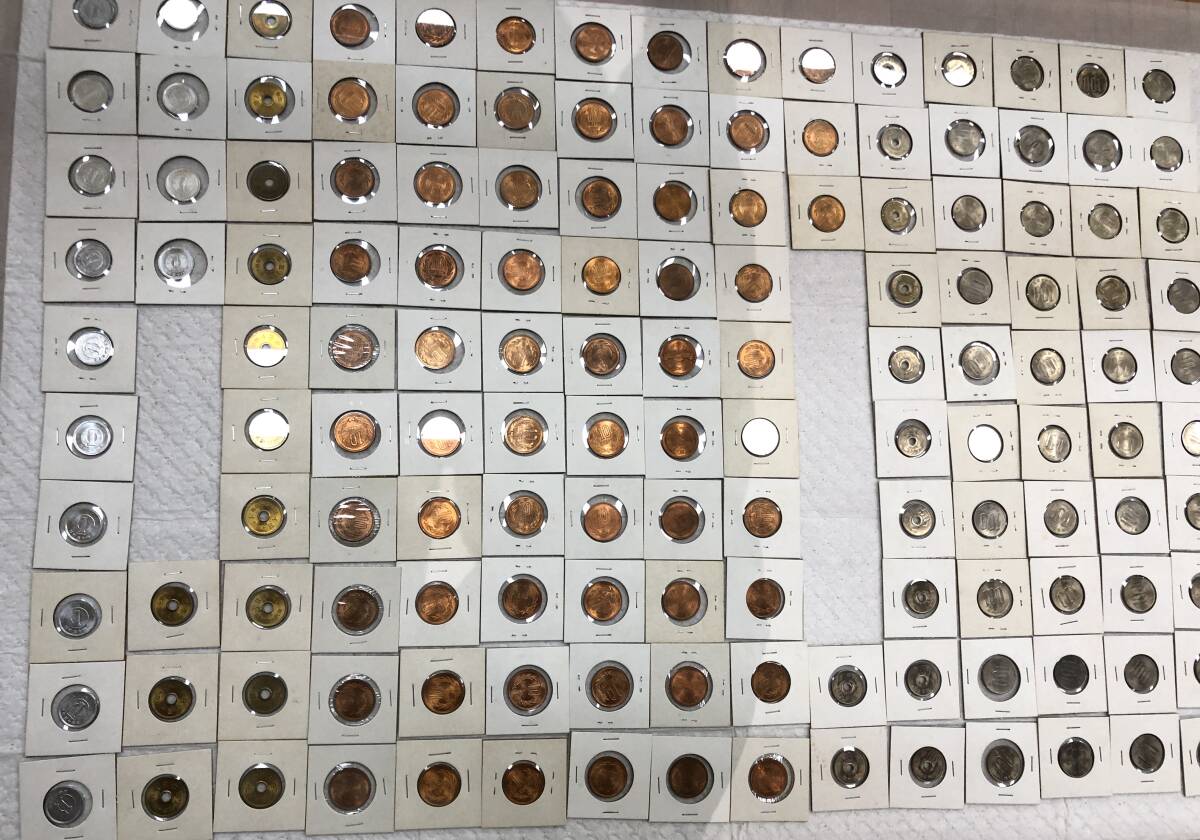 ☆コインホルダー入 142枚 現行 1円/5円/10円/50円/100円 日本 硬貨 貨幣 コイン 昭和 未使用 含む コレクション おまとめ _画像3