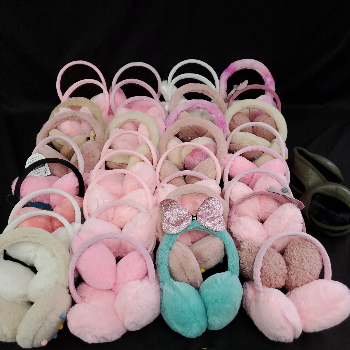 ★未使用保管品 イヤーマフ まとめ売り 防寒グッズ 耳当て キッズ 女の子 冬用 防寒 モコモコ 耳あてカチューシャ 275-16 _画像1