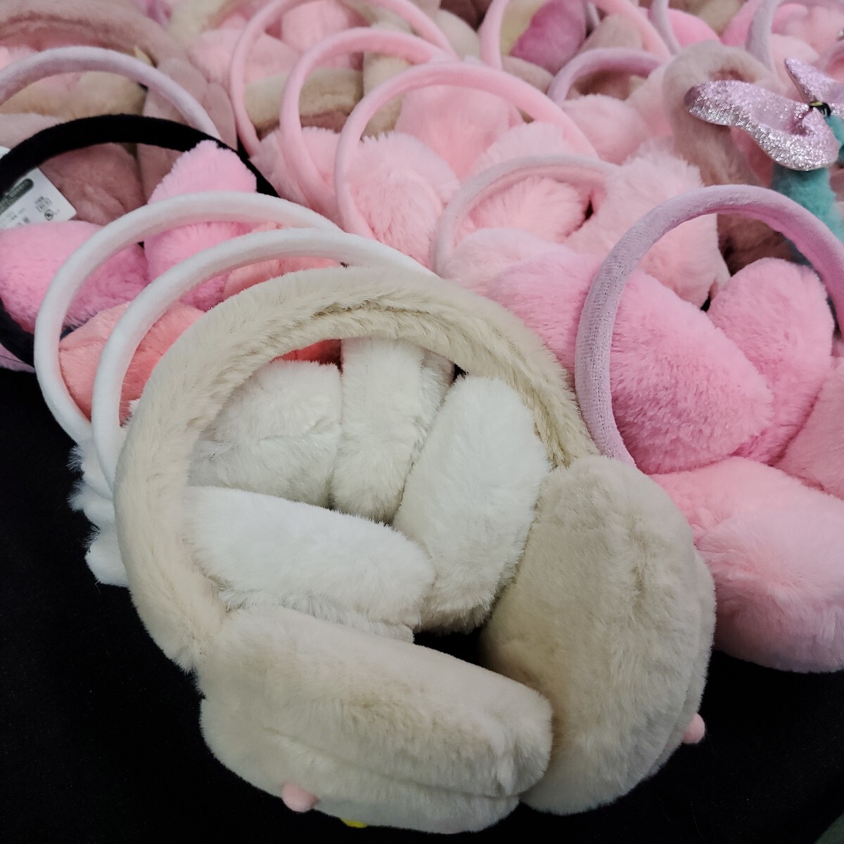 ★未使用保管品 イヤーマフ まとめ売り 防寒グッズ 耳当て キッズ 女の子 冬用 防寒 モコモコ 耳あてカチューシャ 275-16 _画像2