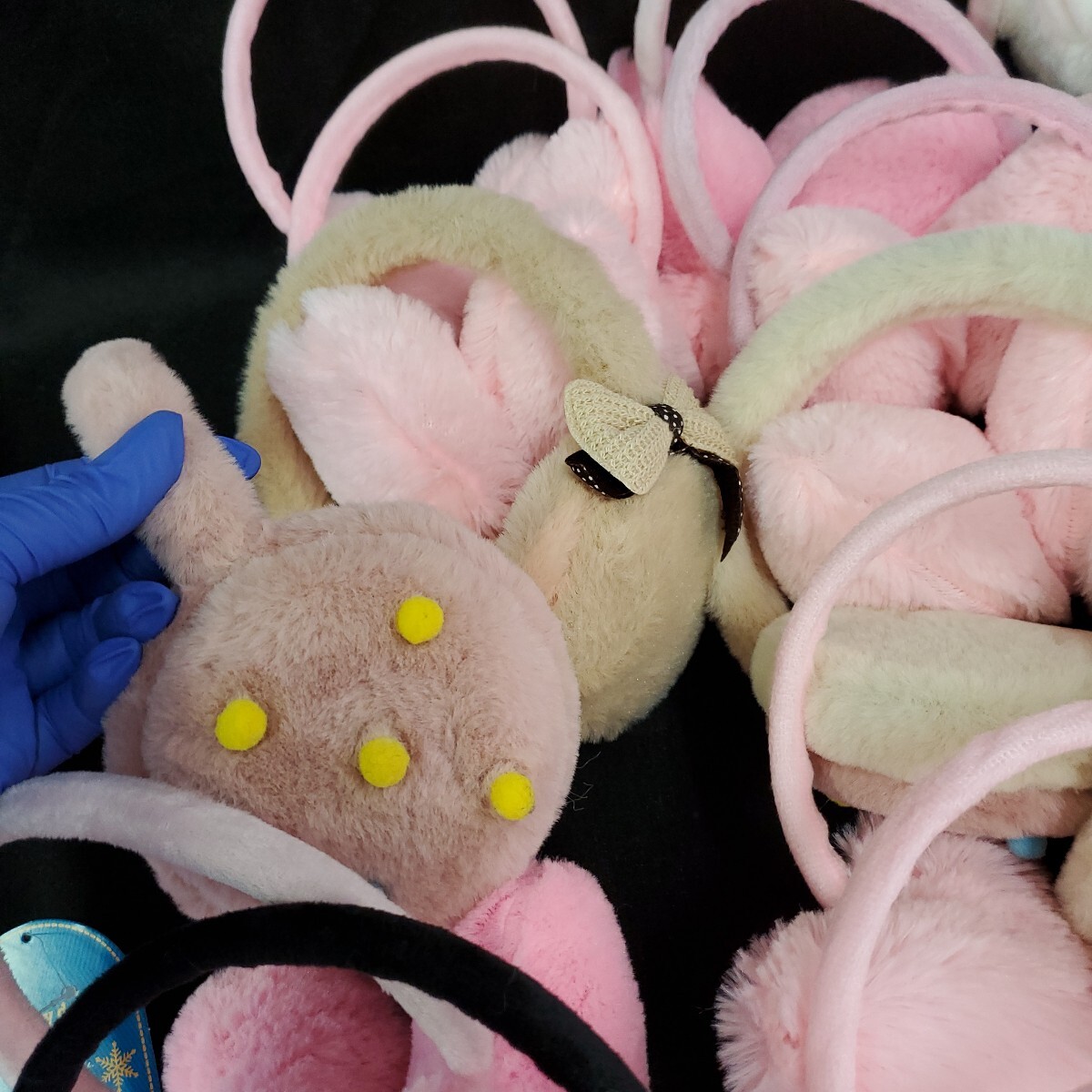 ★未使用保管品 イヤーマフ まとめ売り 防寒グッズ 耳当て キッズ 女の子 冬用 防寒 モコモコ 耳あてカチューシャ 275-16 _画像4