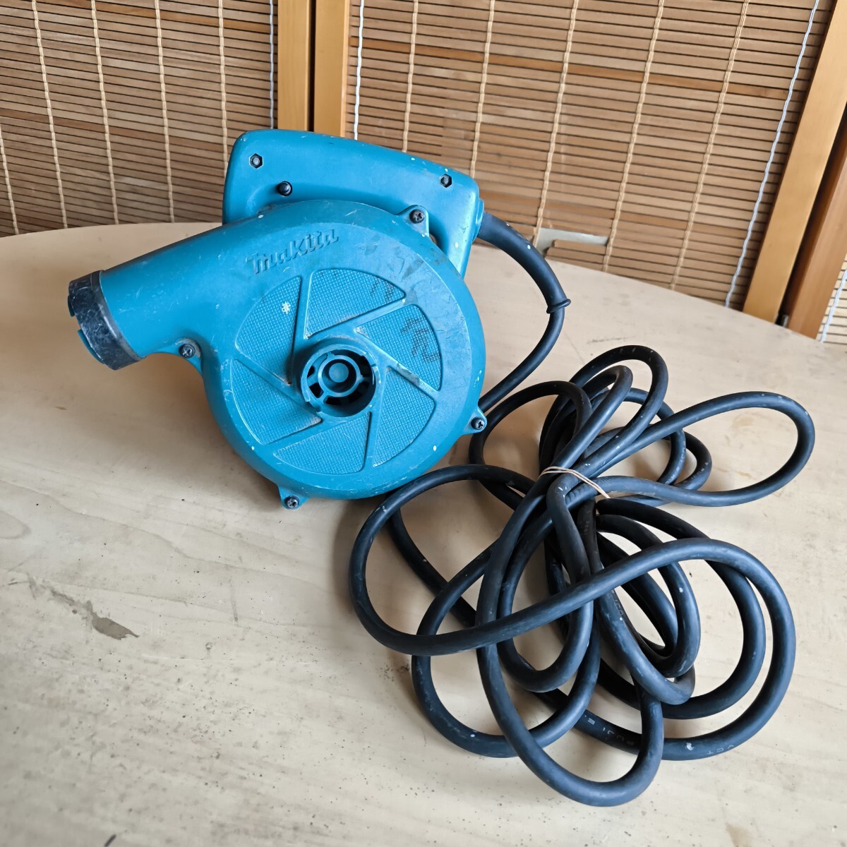 ◎【マキタ ブロワ】先端パーツ不足 中古品 引き上げ品 現状品 モデル4014N 100V ブロワー makita 電動工具 DIY パーツ取り 276-43_画像1