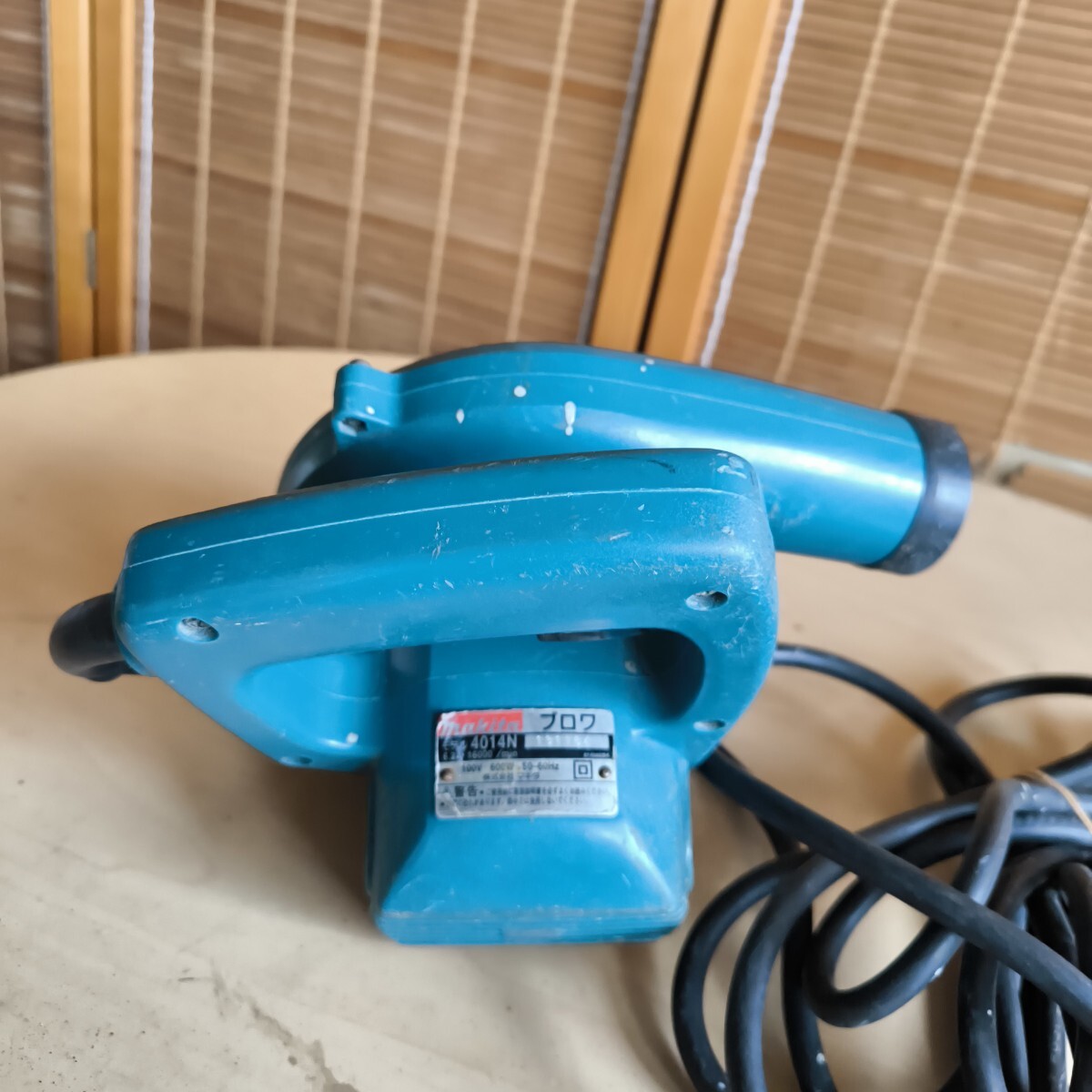 ◎【マキタ ブロワ】先端パーツ不足 中古品 引き上げ品 現状品 モデル4014N 100V ブロワー makita 電動工具 DIY パーツ取り 276-43_画像4