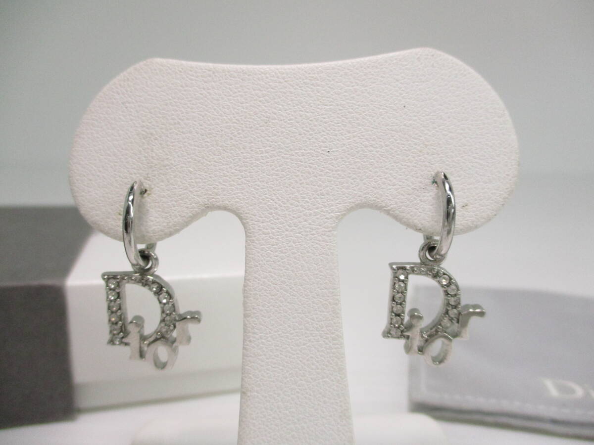 2510M2105 ChristianDior クリスチャンディオール Diorロゴ ラインストーン ピアス 総重量約3.9g 箱付 シルバーカラー_画像1