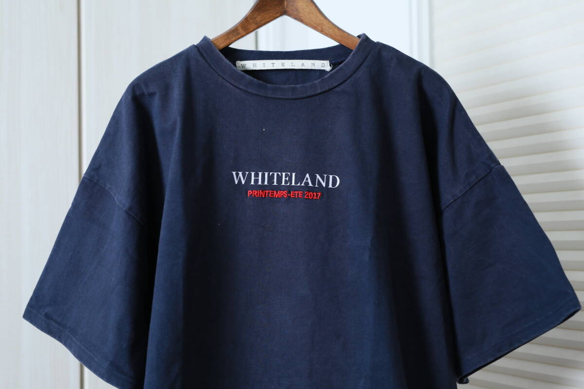 ★WHITELAND ホワイトランド プリント刺繍半袖Tシャツ　　古着ユーズド男性メンズ服フリーサイズ紺色ネイビートップス中古ビッグ_画像2