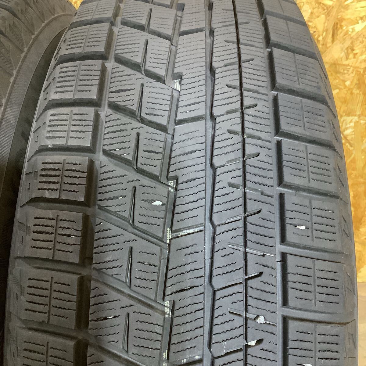 YOKOHAMA iceGUARD iG60 ヨコハマ 215/60R16 スタッドレス 2022年製 2本セット 7.5〜8分山 ノア ヴォクシー ライズ ロッキー _画像3