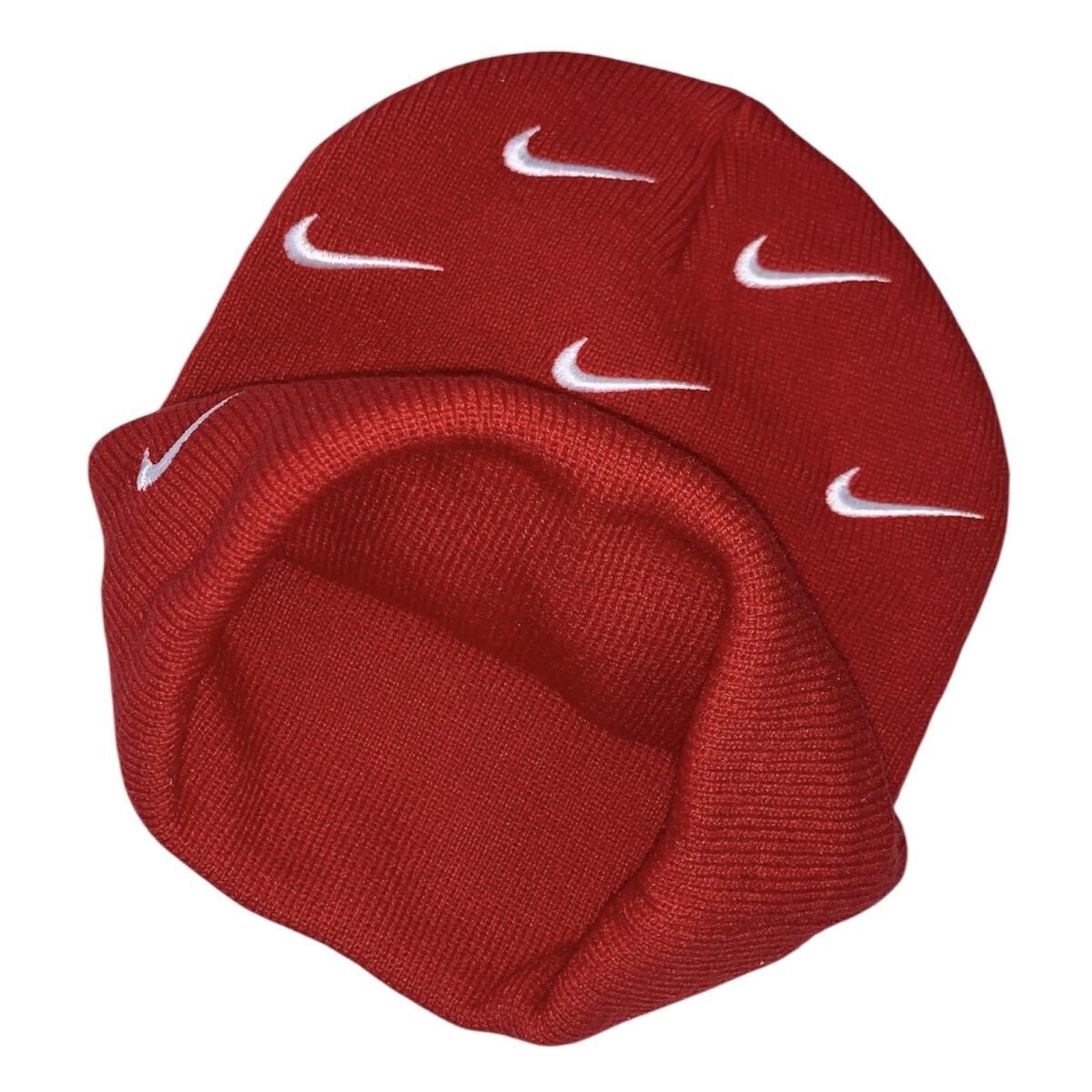 ナイキ ONE SIZE スウッシュ ロゴ ビーニー レッド LE SSERAFIM ホ・ユンジン着用 帽子 ニット帽 SWOOSH 頭囲57-59cm　_画像5