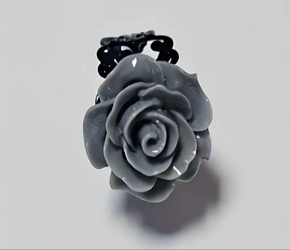 新品☆指輪☆白☆フラワーリング☆薔薇☆フリーサイズ☆オシャレ☆可愛い☆素敵_画像2