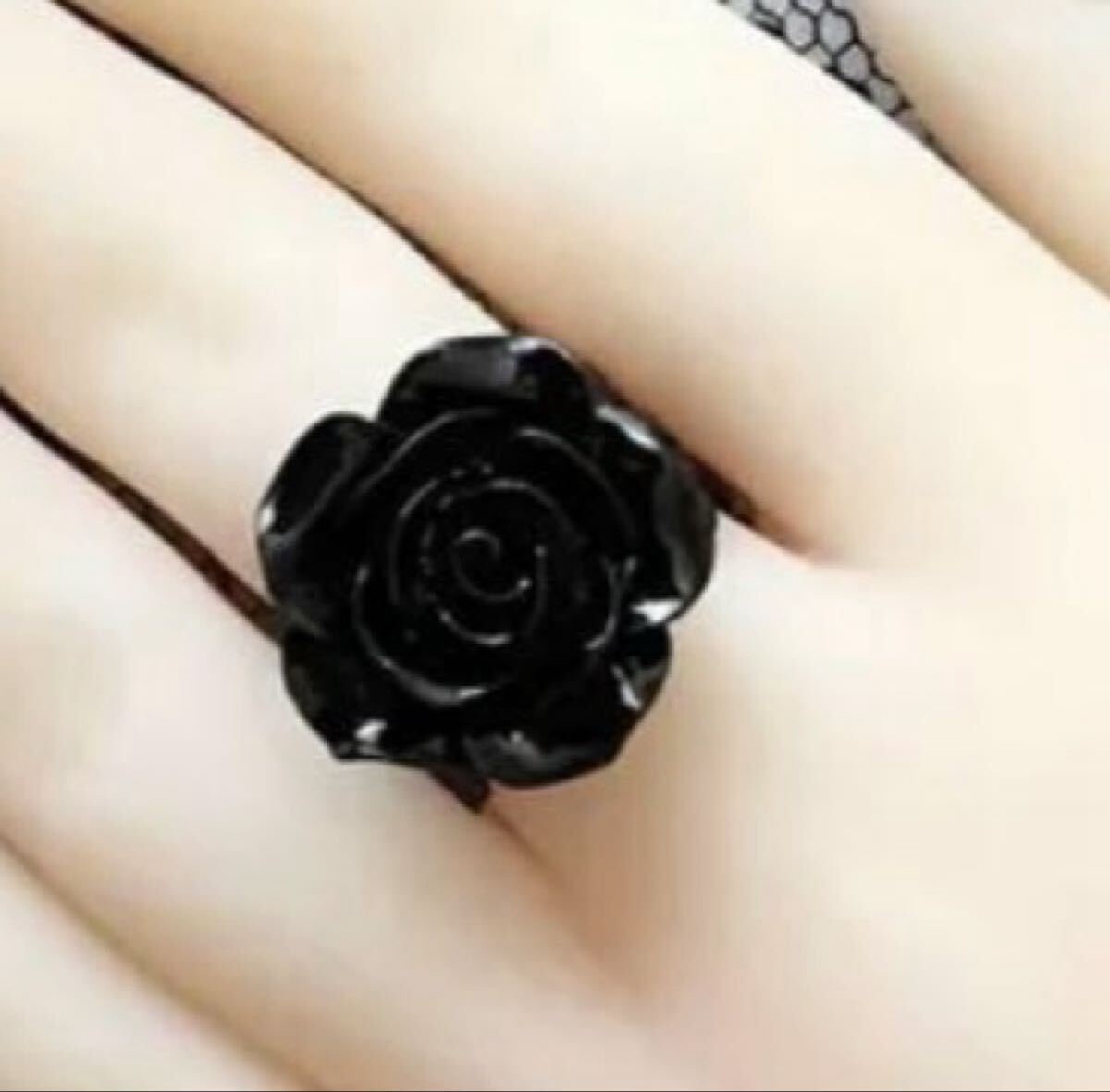 新品☆指輪☆白☆フラワーリング☆薔薇☆フリーサイズ☆オシャレ☆可愛い☆素敵_画像4