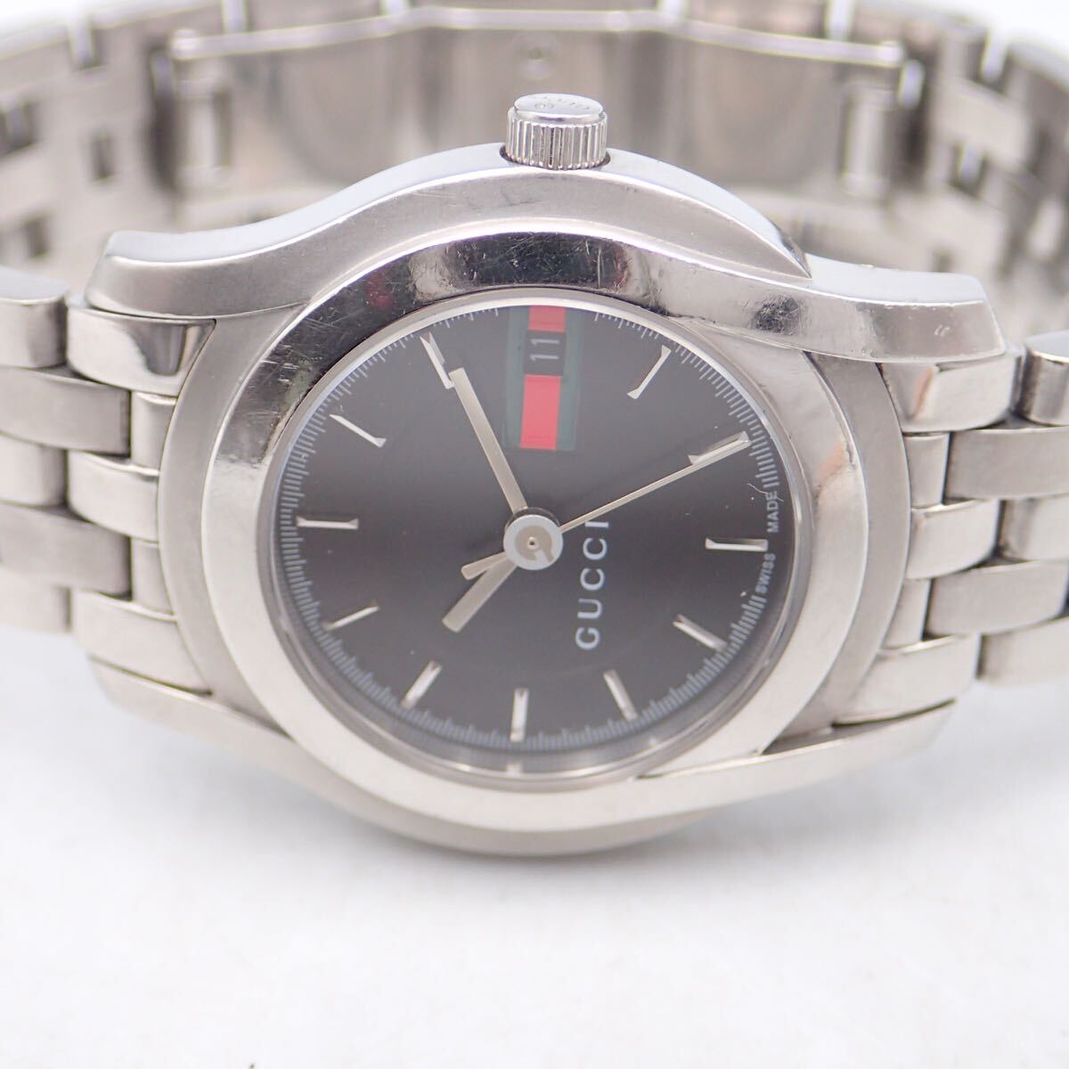 お09280 グッチ GUCCI 5500L レディース ウォッチ クオーツ SS 黒文字盤 デイト 箱付 スイス製 Cランク_画像3