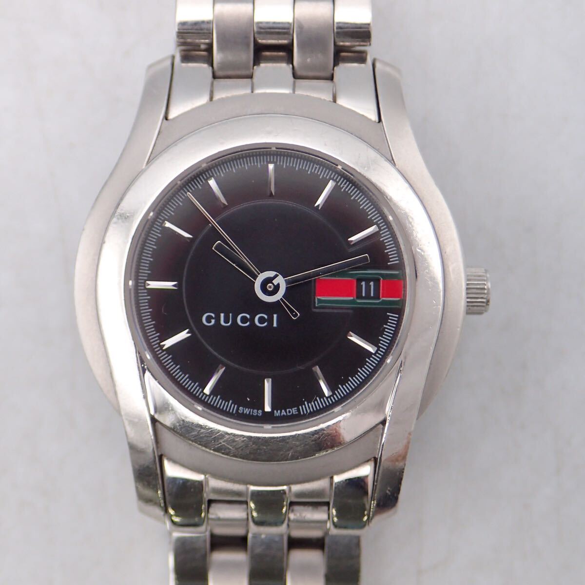 お09280 グッチ GUCCI 5500L レディース ウォッチ クオーツ SS 黒文字盤 デイト 箱付 スイス製 Cランク_画像4