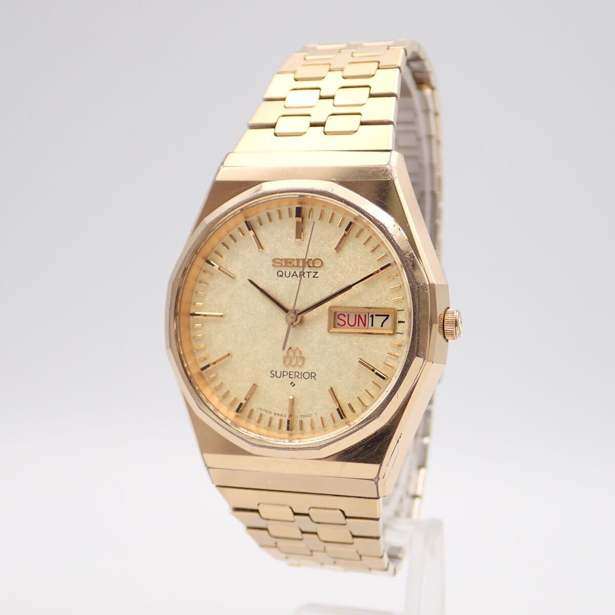 お09238【希少】SEIKO セイコー QUARTZ SUPERIOR スーペリア 9983-7000 金色 デイデイト 超高精度ツインクォーツ 腕時計_画像1