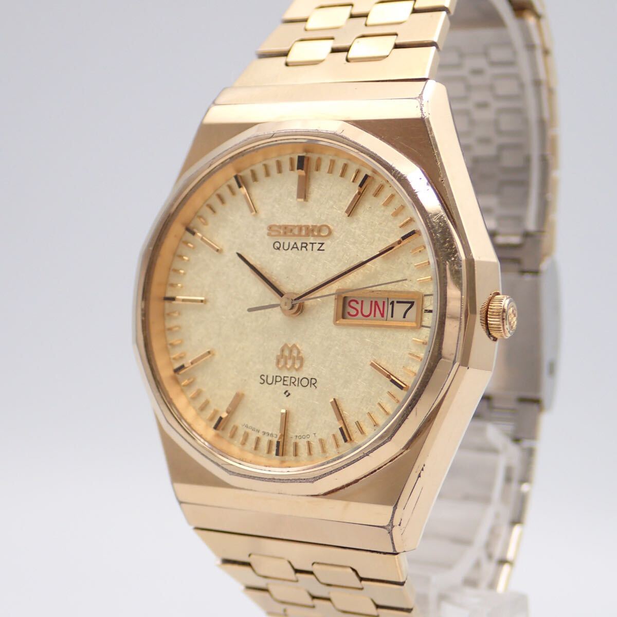 お09238【希少】SEIKO セイコー QUARTZ SUPERIOR スーペリア 9983-7000 金色 デイデイト 超高精度ツインクォーツ 腕時計_画像2