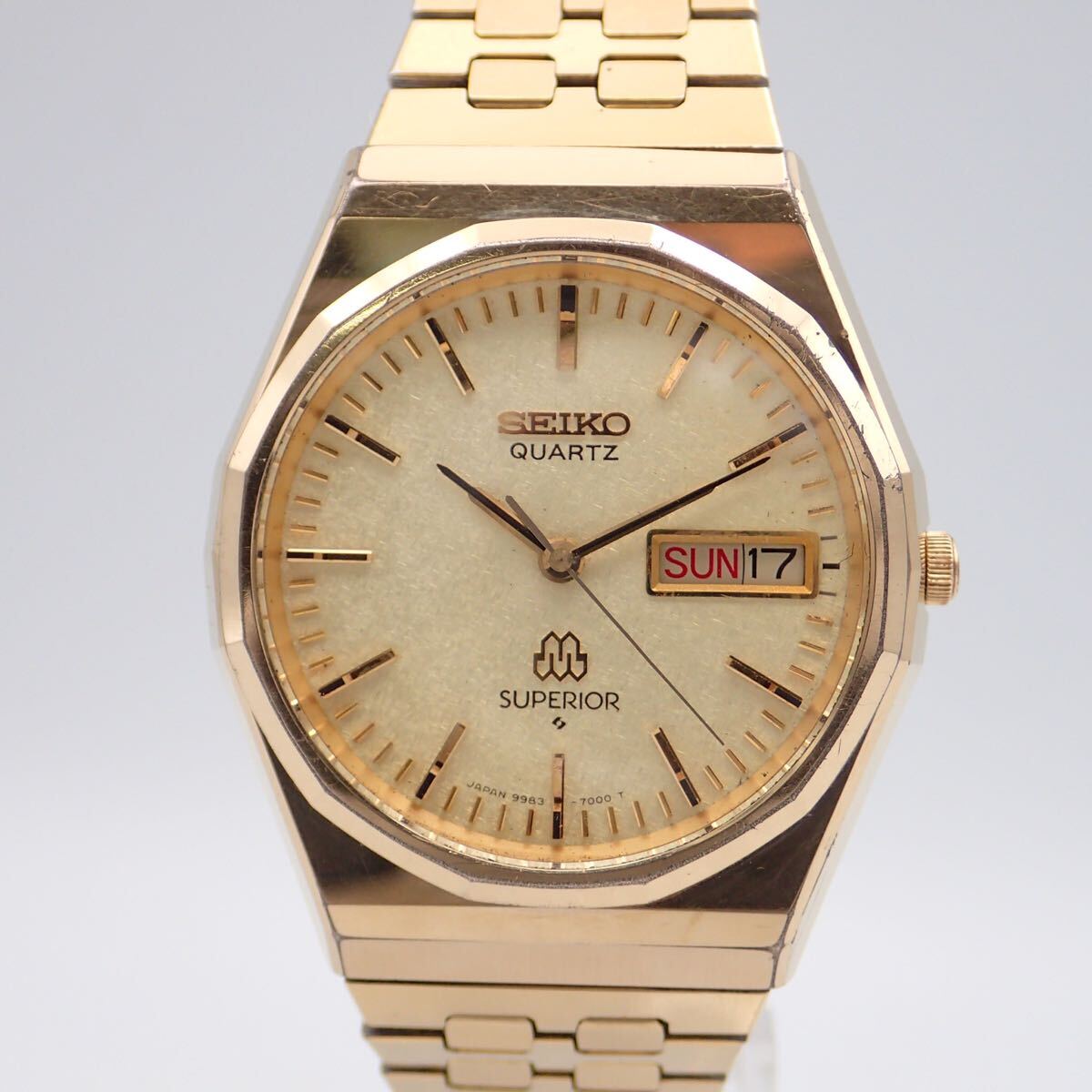 お09238【希少】SEIKO セイコー QUARTZ SUPERIOR スーペリア 9983-7000 金色 デイデイト 超高精度ツインクォーツ 腕時計_画像3