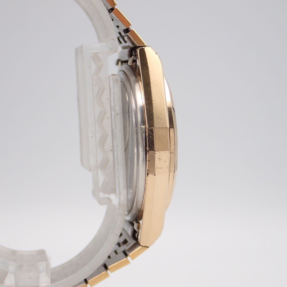 お09238【希少】SEIKO セイコー QUARTZ SUPERIOR スーペリア 9983-7000 金色 デイデイト 超高精度ツインクォーツ 腕時計_画像6
