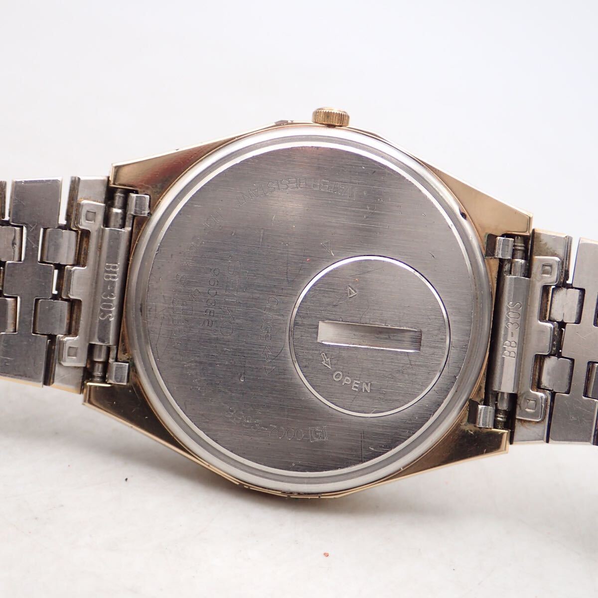 お09238【希少】SEIKO セイコー QUARTZ SUPERIOR スーペリア 9983-7000 金色 デイデイト 超高精度ツインクォーツ 腕時計_画像8