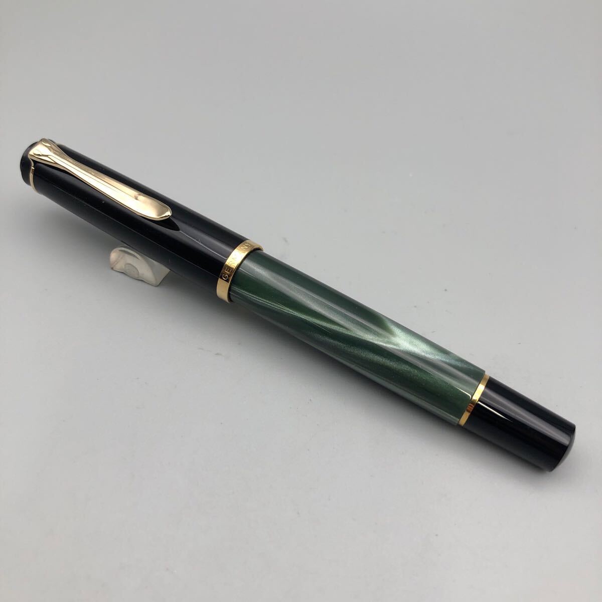 ★F09148 Pelikan ペリカン スーベレーン M400 万年筆 M中字 緑縞 グリーン 筆記具_画像1