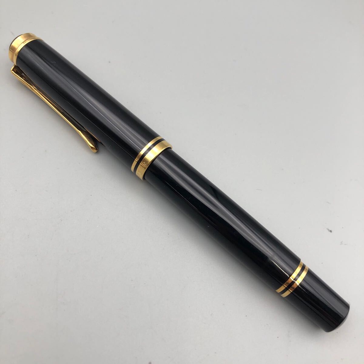 ★F09164 Pelikan ペリカン スーベレーン 万年筆 M400 ブラック 黒 14C-585 中字 筆記具 文房具_画像2