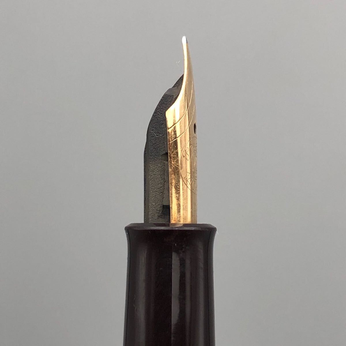 ★F09173 PELIKAN ペリカン スーベレーン 400 M400 万年筆 BBニブ ゴールドストライプ 金キャップ _画像8