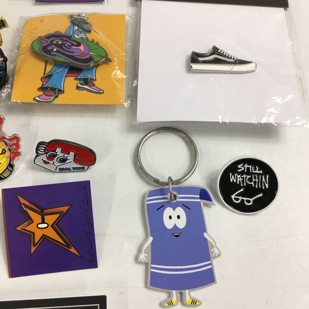 ★岡10054 ピンバッジ 27点セット VANS PIXAR THRASHER GARFIELD CARPET 他 アパレル 企業 キャラクター_画像7