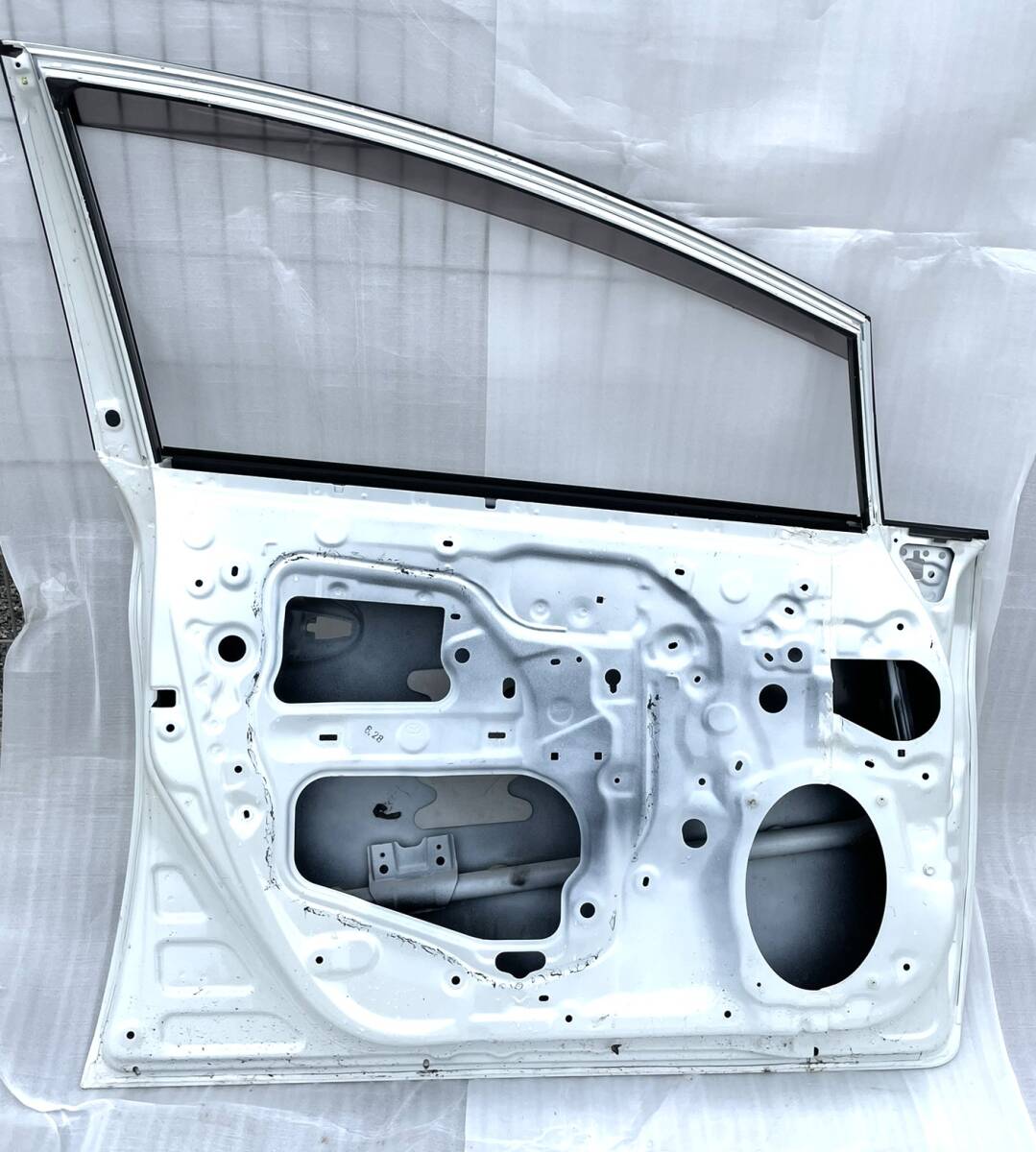 トヨタ・プリウス　ZVW30 フロント 左 ドア　助手席側 _画像9