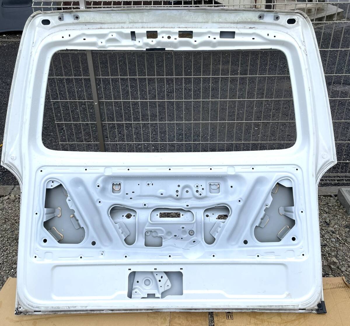 ハイエース TRH200系/KDH200系/GDH200系 リアゲート_画像7