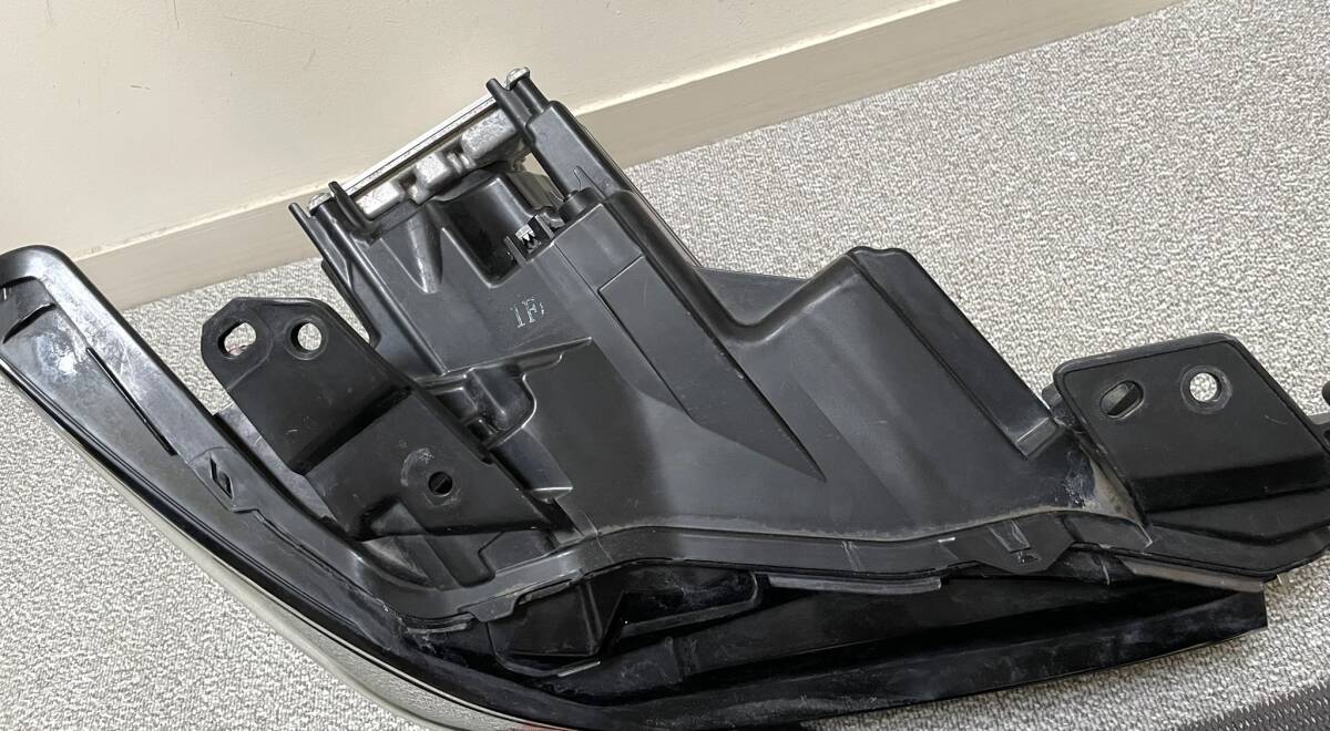 マツダ3 MAZDA3 純正LED右ヘッドライト KOITO 100-8N008 識別 1Fの画像5