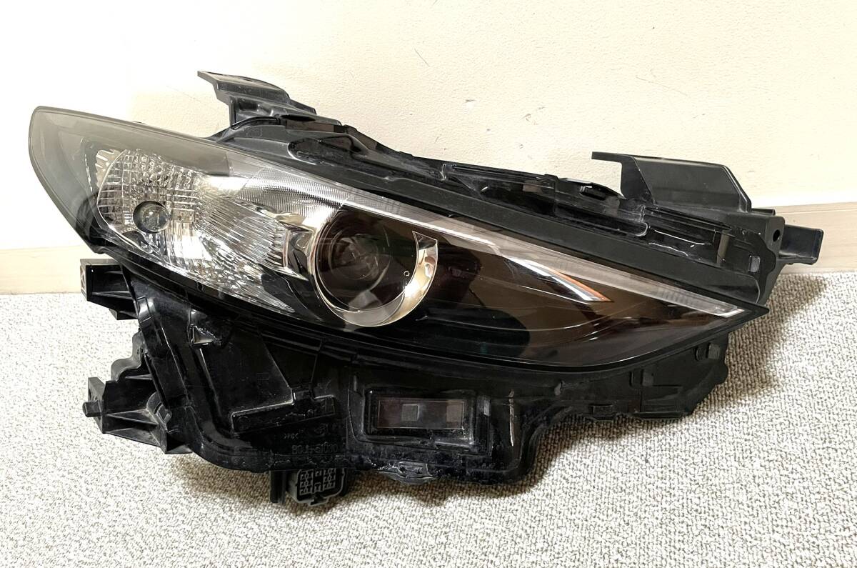 マツダ3 MAZDA3 純正LED右ヘッドライト KOITO 100-8N008 識別 1Fの画像1