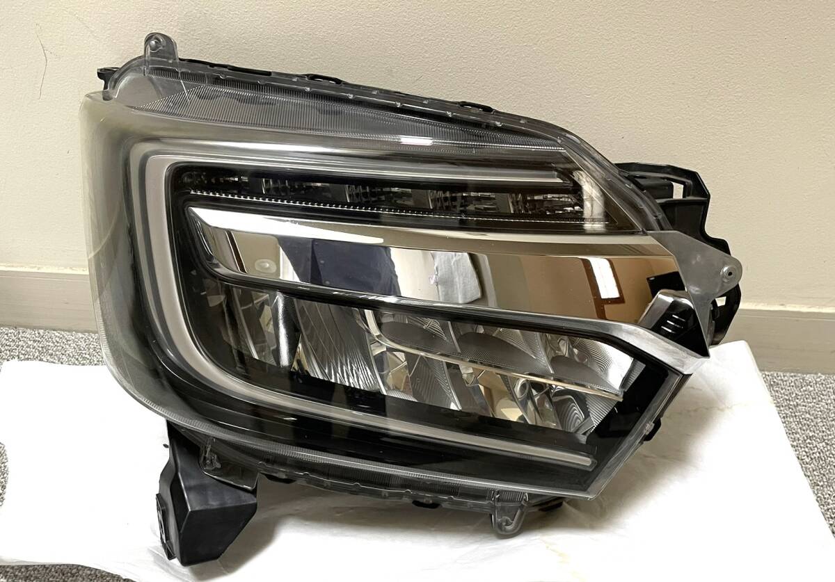 ホンダ・ N-BOXカスタム JF3 JF4　　純正 ヘッドライト 右 STANLEY W3106 _画像1