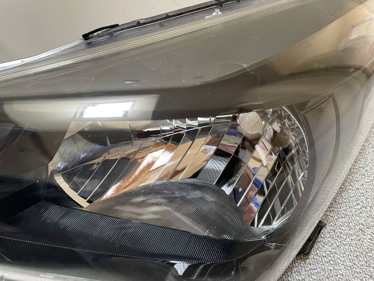 NSP130 ヴィッツ トヨタ純正 左右 ヘッドライト ハロゲン KOITO 52-269 刻印 G8の画像3