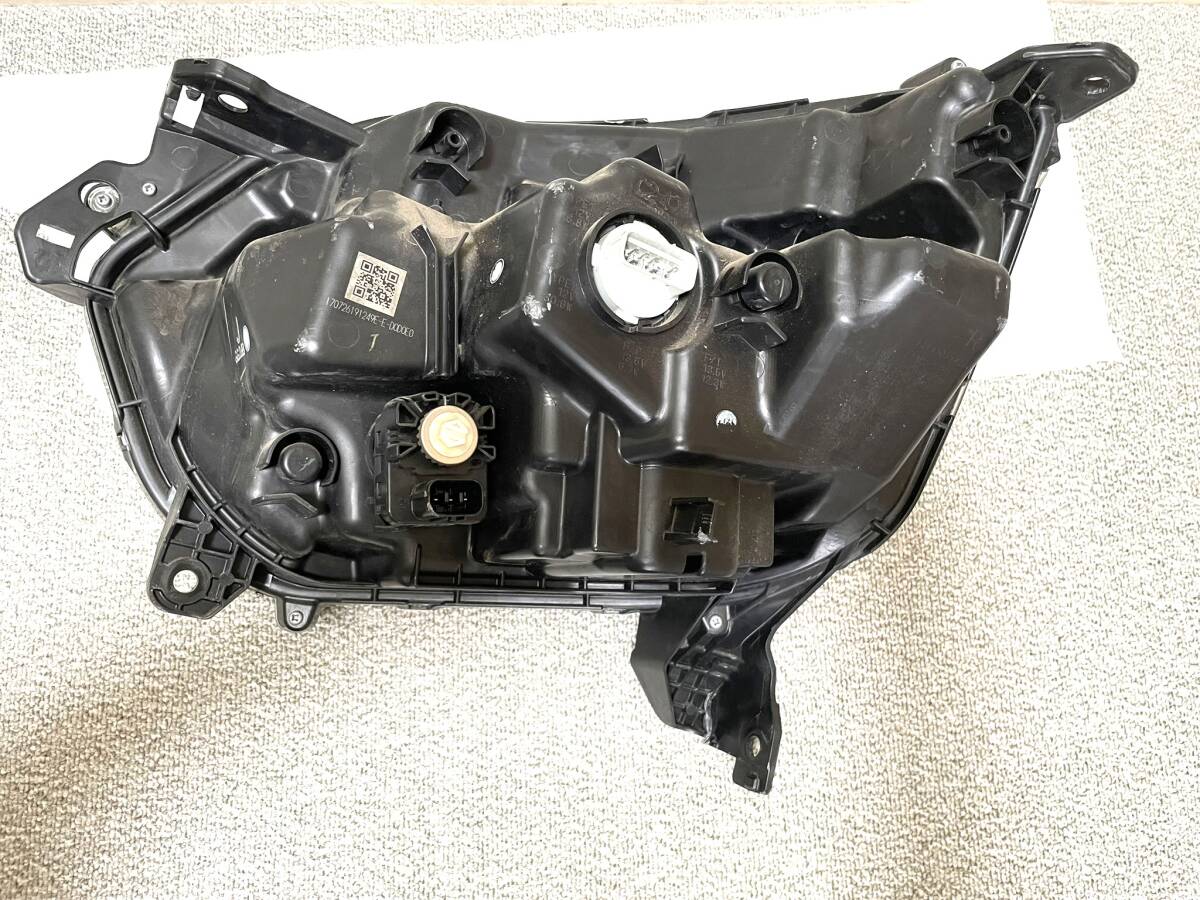 ホンダ・ N-BOXカスタム JF3 JF4　　純正 ヘッドライト 右 STANLEY W3106 _画像4