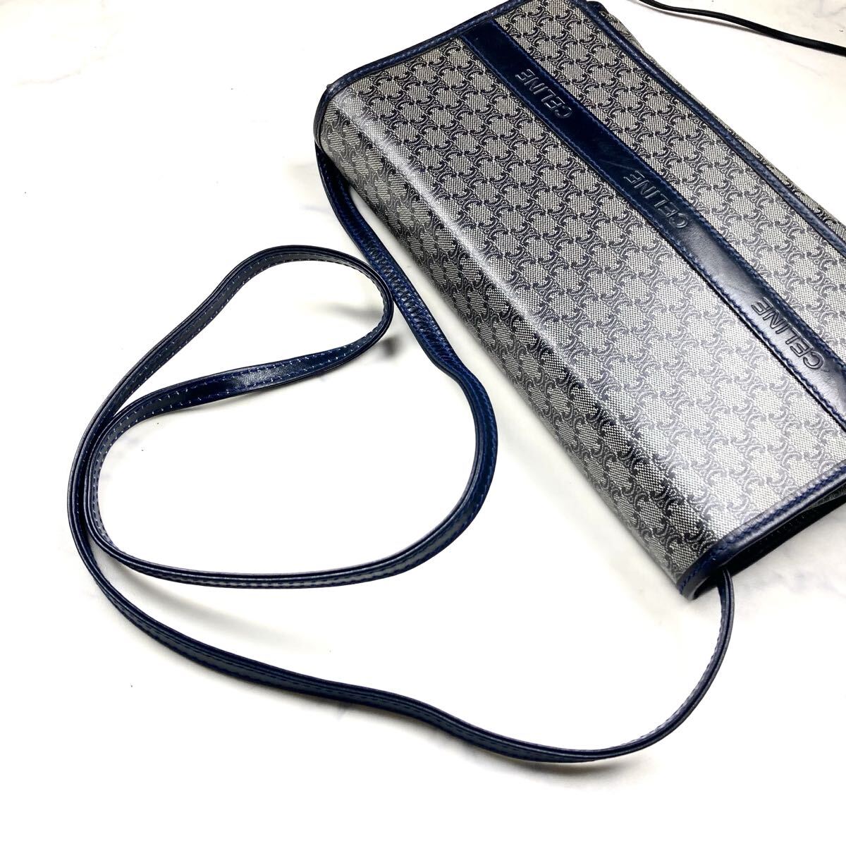 美品 セリーヌ CELINE ショルダーバッグ サコッシュ クラッチ ハンド 2way マカダム トリオンフ ロゴ総柄 PVC レザー ネイビー _画像8