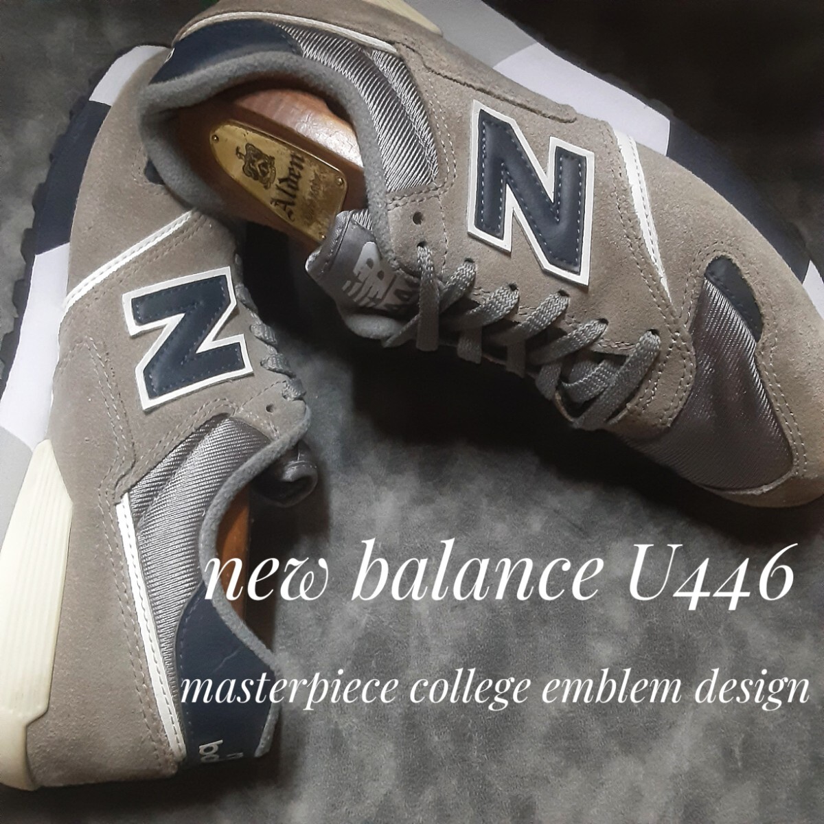 最値!定8712円!復刻クラシックスタイル!名作カレッジエンブレム!ニューバランス U446高級ヌバックレザー スニーカー!グレー!灰色紺 25.5cm_画像1