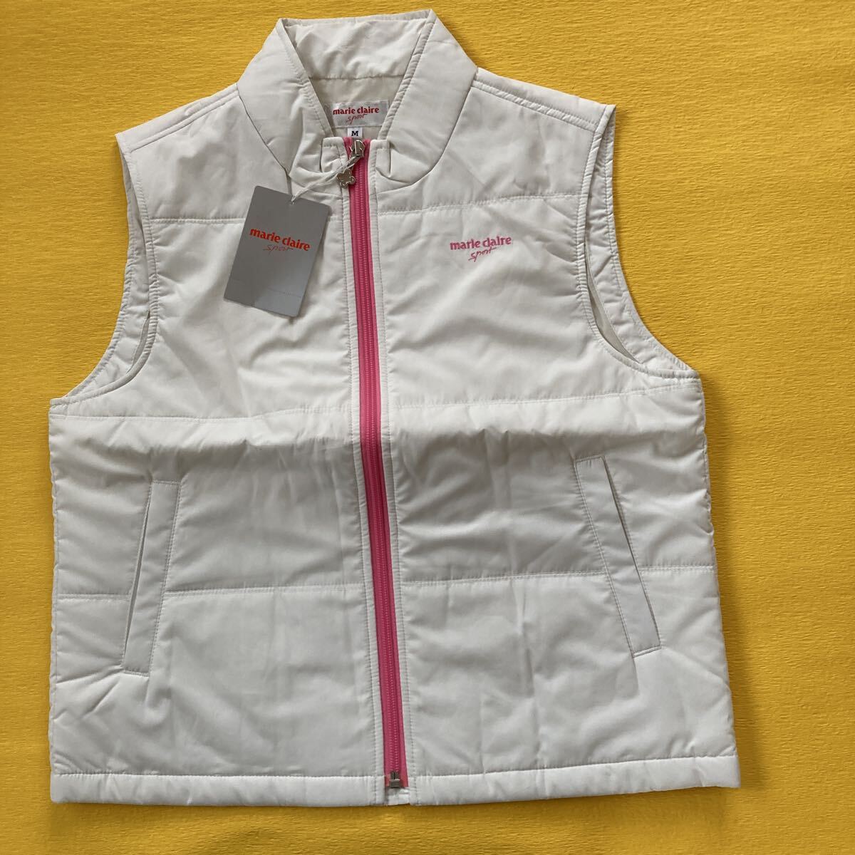 n6510 marie claire レディース　ゴルフ　薄中綿　ベスト　ホワイト　肩幅:約38㎝　身幅:約47㎝　身丈:約52㎝ 未使用_画像2