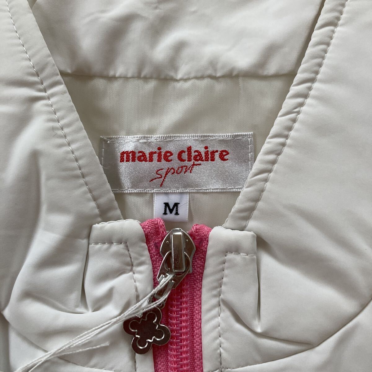 n6510 marie claire レディース　ゴルフ　薄中綿　ベスト　ホワイト　肩幅:約38㎝　身幅:約47㎝　身丈:約52㎝ 未使用_画像3